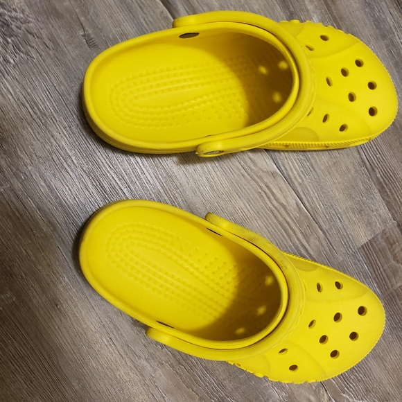 Yellow Crocs - Picture 5 of 7